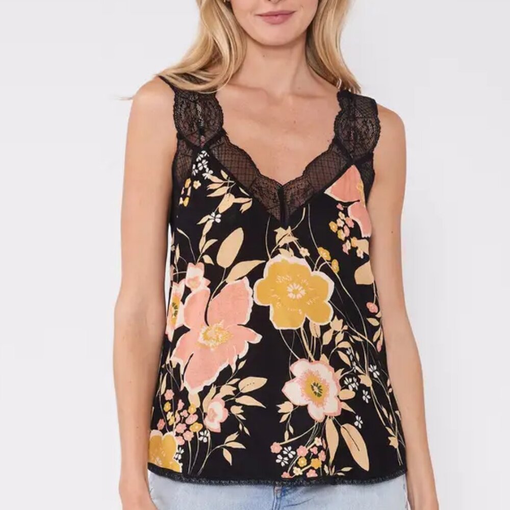 MORE COLORS: Scallop Lace Trimmed V-neck Tank Top